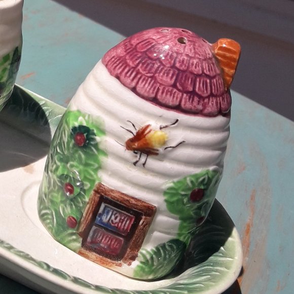 Salt and Pepper Shakers Honey Bee Hive Vintage Porcelain Set Tray Bowl Japan Set - Picture 1 of 14